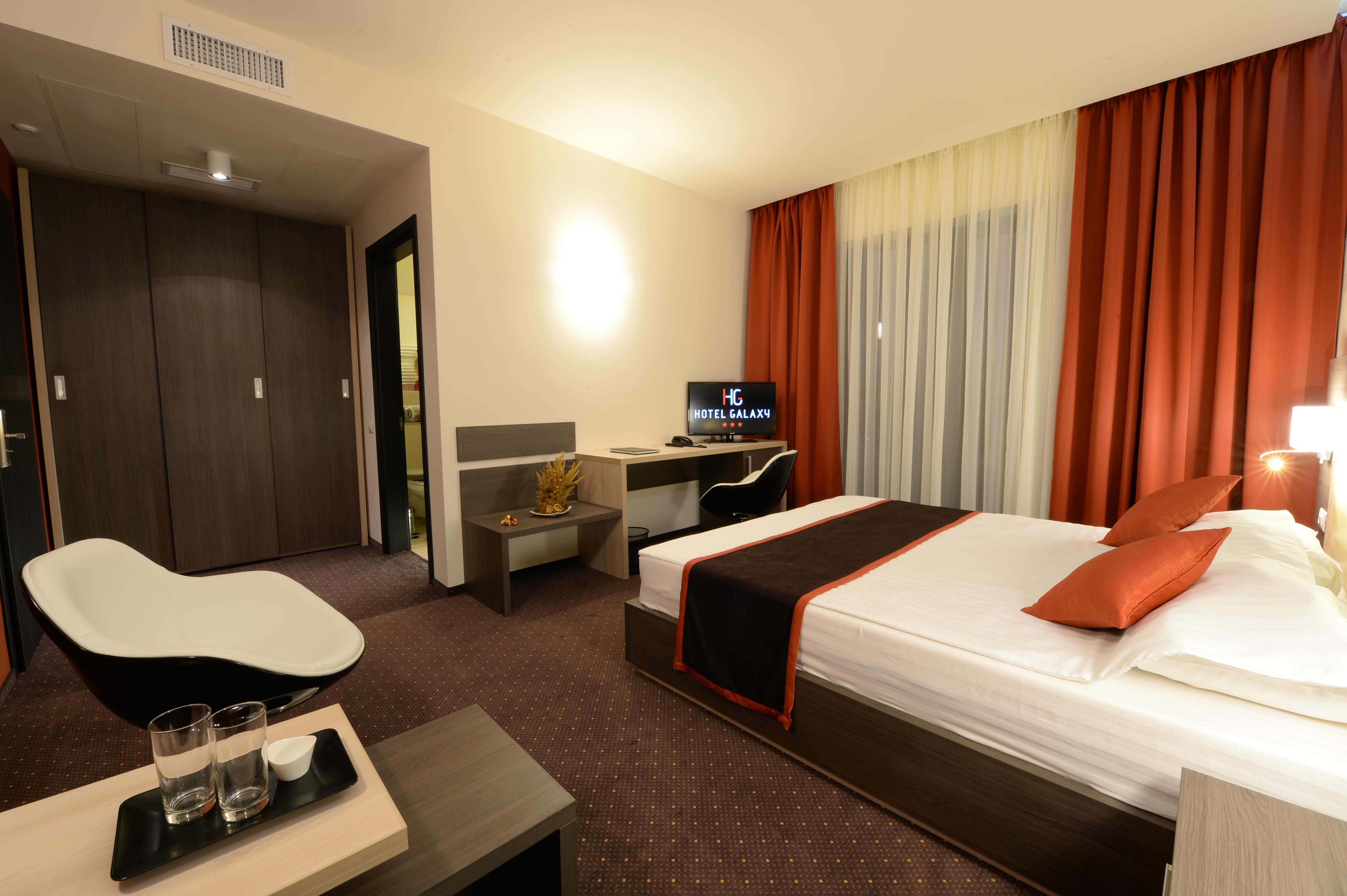 Hotel Galaxy Dumbravita  Exteriör bild