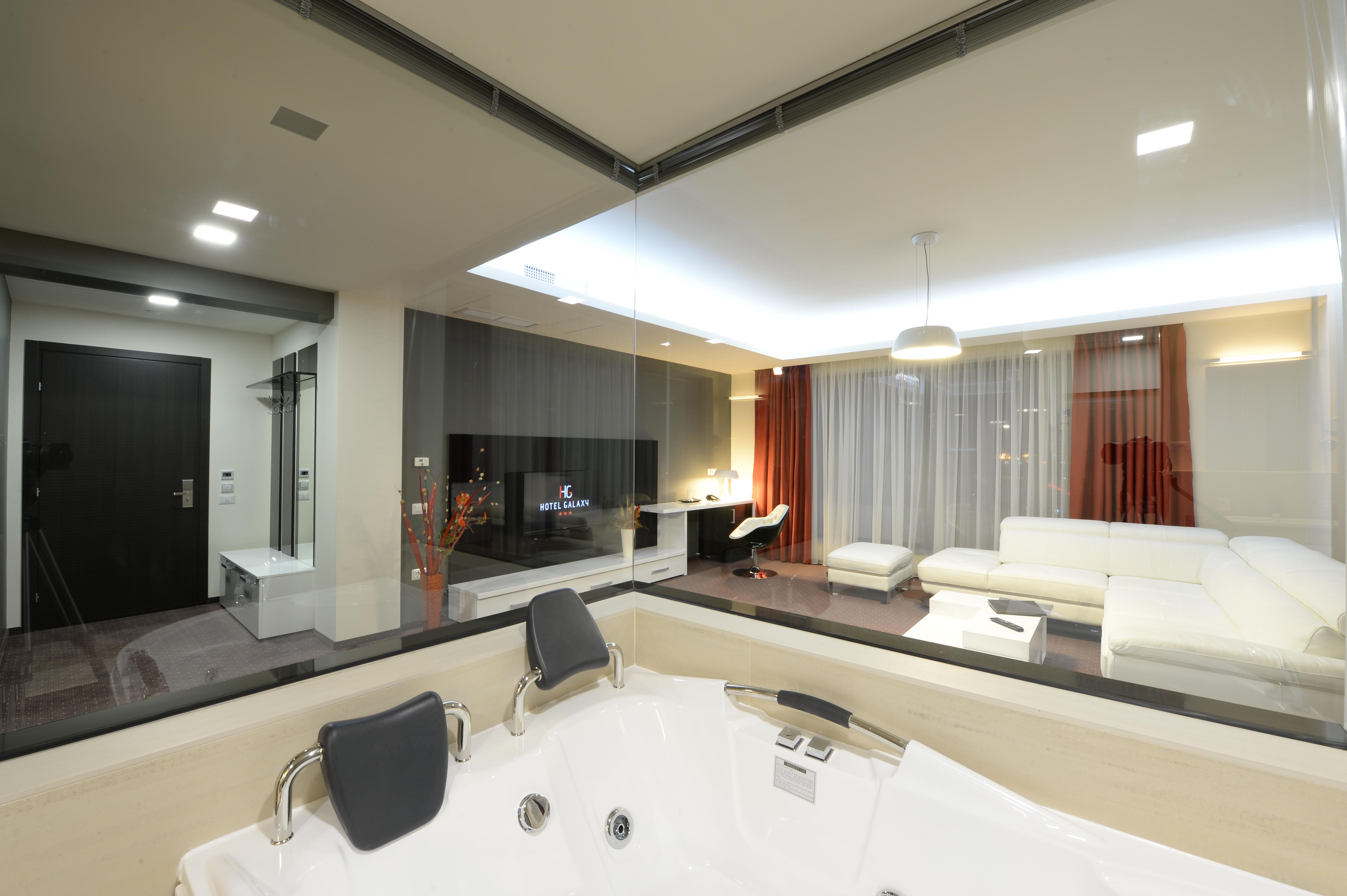 Hotel Galaxy Dumbravita  Exteriör bild